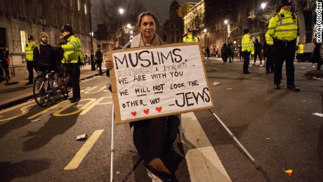 170131102353-09-travel-ban-london-protest-0130-large-169.jpg