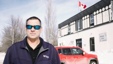 170213145813-08-us-canada-refugees-large-169.jpg