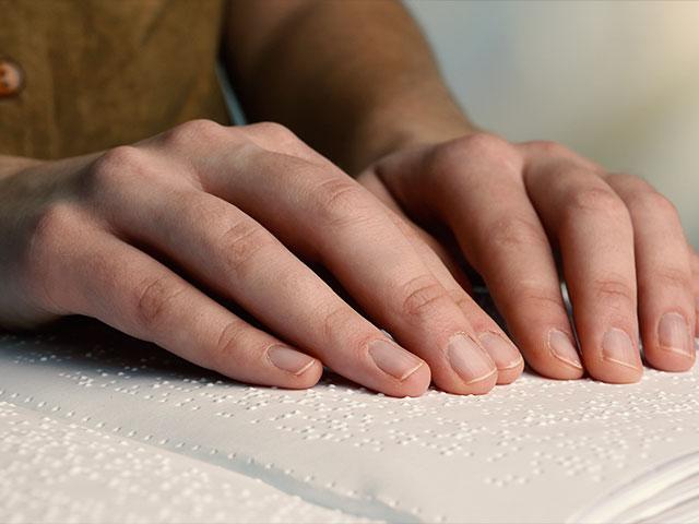 womanreadingbrailleas_si.jpg