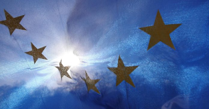 104161391-Europe_flag_.1910x1000.jpg