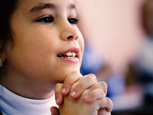 childprayinginclassroom2_si.jpg