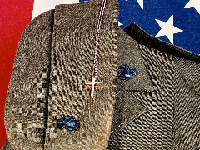us-militaryamericanflagcrossas_si.jpg