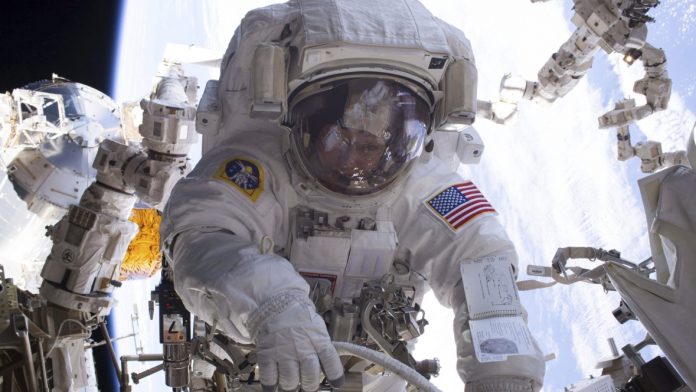 space-nasa-spacesuits.jpg