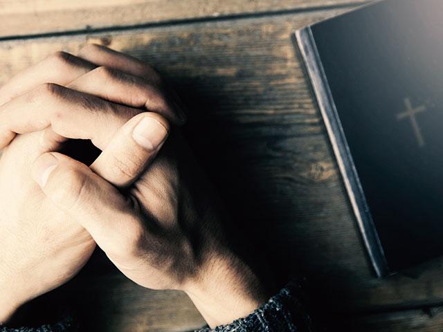 manprayingbibleas_si.jpg
