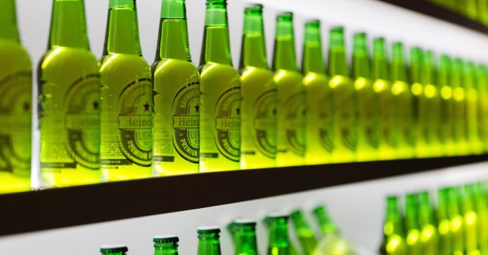 103810714-HEINEKEN_LIGHT.WALL_.1910x1000.JPG