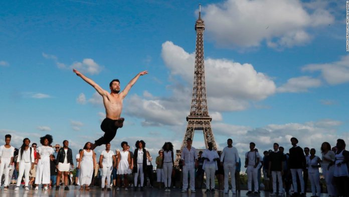 170725154819-ahmad-joudeh-syrian-ballet-dancer-eiffel-tower-2-super-tease.jpg