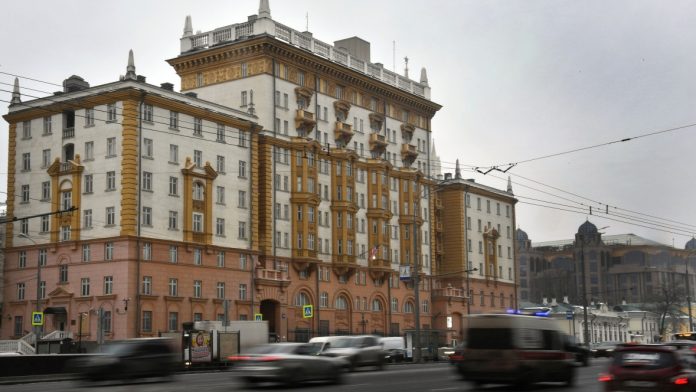 u-s-embassy-in-moscow.jpg