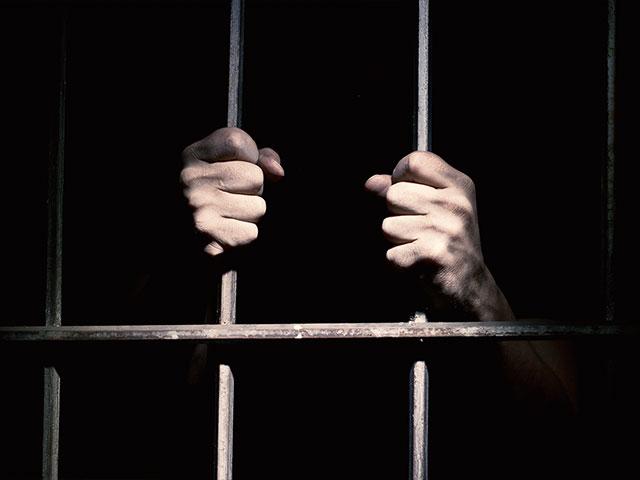 prisonerhandsas_si.jpg
