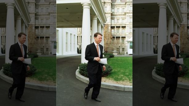 U.S. President Bill Clinton's personal lawyer David Kendall walks to hold a briefing with the press outside the White House, February 1. Kendall said that they would ask a court to find Independent Counsel [Kenneth Starr] in contempt for allegedly leaking to the media about possible plans to indict[ Clinton] before he leaves office. 