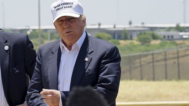 Republican presidential candidate Donald Trump attends a news conference near the U.S.-Mexico border (background), outside Laredo, Texas July 23, 2015. REUTERS/Rick Wilking - GF10000168298