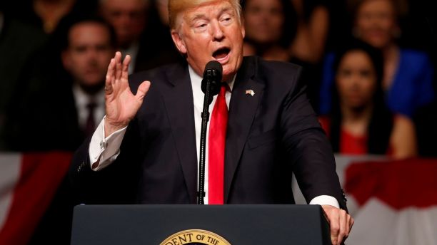 U.S. President Donald Trump announces his Cuba policy at the Manuel Artime Theater in the Little Havana neighborhood in Miami, Florida, U.S. June 16, 2017. REUTERS/Joe Skipper - RC1B842281F0