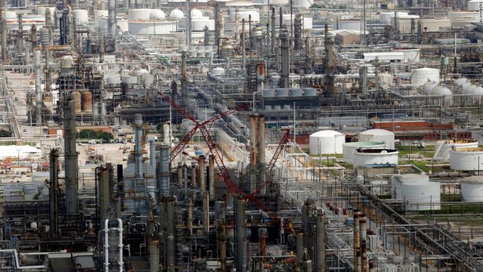 170831083301-harvey-oil-refinery-texas-city-1024x576.jpg