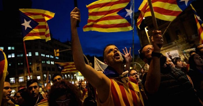 104789727-Catalonia_protest.1910x1000.jpg