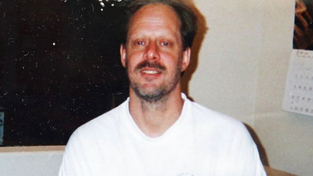 En esta imagen sin fecha proporcionada por Eric Paddock, se muestra a su hermano, el autor de un letal tiroteo en Las Vegas, Stephen Paddock. El 1 de octubre de 2017, Stephen Paddock disparÃ³ contra el Route 91 Harvest Festival matando a docenas de personas e hiriendo a cientos mÃ¡s. (CortesÃ­a de Eric Paddock via AP)
