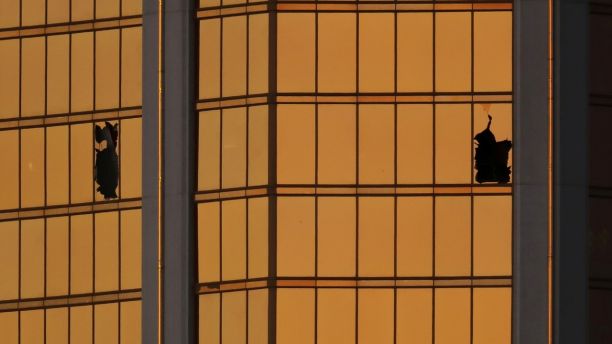 Morning light reflects off the Mandalay Bay hotel and the broken windows where shooter Stephen Paddock conducted his shooting spree from the 32nd floor in Las Vegas, Nevada, U.S., October 3, 2017. REUTERS/Mike Blake - RC1233E95D00