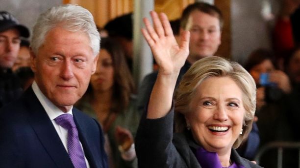 Hillary Clinton departs with her husband, former U.S. President Bill Clinton, after addressing her staff and supporters about the results of the U.S. election at a hotel in the Manhattan borough of New York, U.S., November 9, 2016. REUTERS/Lucas Jackson - HT1ECB91DIJ86