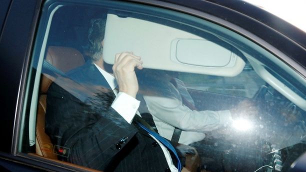Former Trump campaign manager Paul Manafort, one focus of special counsel Robert Mueller's investigation into alleged Russian meddling in the 2016 U.S. presidential election, hides behind his car visor as he leaves his home in Alexandria, Virginia, U.S. October 30, 2017. REUTERS/Jonathan Ernst - RC1F89D175A0
