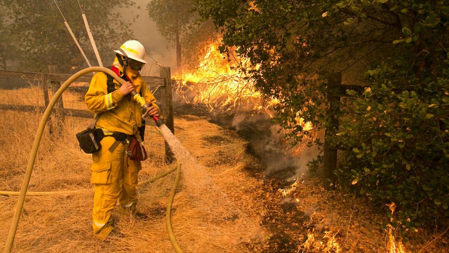 Adam Housley reports from Napa on the difficulties facing firefighters.