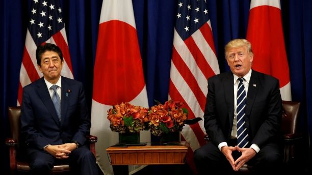 U.S. President Donald Trump and Japanese Prime Minister Shinzo Abe meet during the U.N. General Assembly in New York, U.S., September 21, 2017. REUTERS/Kevin Lamarque - RC19090D65A0