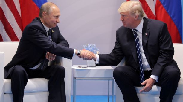 U.S. President Donald Trump shakes hands with Russia's President Vladimir Putin during their bilateral meeting at the G20 summit in Hamburg, Germany July 7, 2017.    REUTERS/Carlos Barria - RC14D22F5350