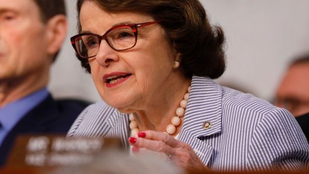 U.S. Senator Dianne Feinstein (D-CA) asks questions during former FBI Director James Comey's appearance before a Senate Intelligence Committee hearing on Russia's alleged interference in the 2016 U.S. presidential election on Capitol Hill in Washington, U.S., June 8, 2017. REUTERS/Aaron P. Bernstein - RTX39OMP
