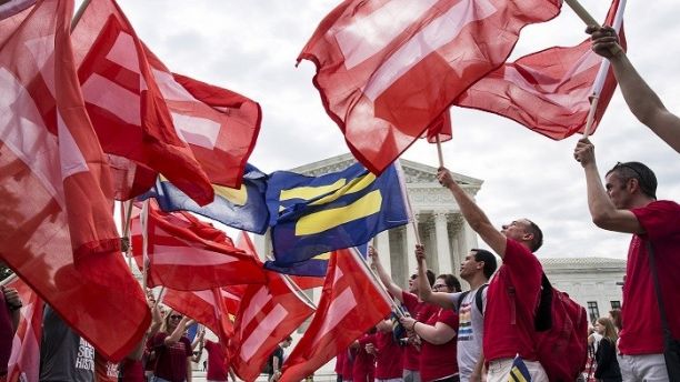 Supporters of gay marriage rally in front of the Supreme Court in Washington June 25, 2015. A decision in Obergefell v. Hodges, a test of a constitutional right to same-sex marriage, is expected in the coming days.  REUTERS/Joshua Roberts - GF10000139019
