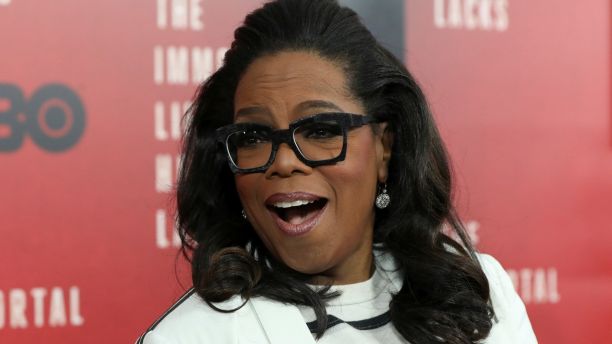 Oprah Winfrey  smiles at the premiere of 
