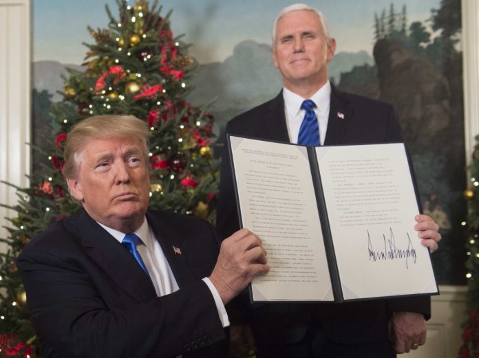 Trump-signs-Jerusalem-Getty.jpg