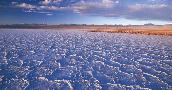 104175764-Salar_de_Atacama.1910x1000.jpg