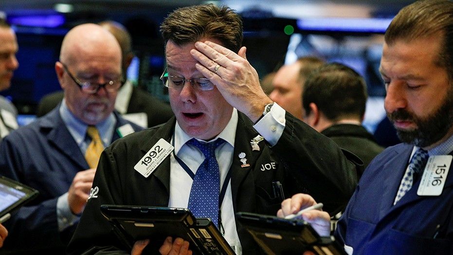 Traders at the New York Stock Exchange on Monday, when the Dow Jones plunged more than 1,000 points.