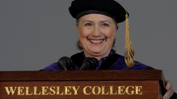 Former U.S. Secretary of State Hillary Clinton delivers the Commencement Address at Wellesley College in Wellesley, Massachusetts, U.S., May 26, 2017.   REUTERS/Brian Snyder     TPX IMAGES OF THE DAY - RC19BA06BF00